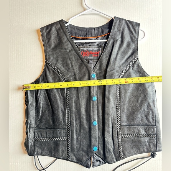 Women's Braided Leather Vest - Picture 13 of 16